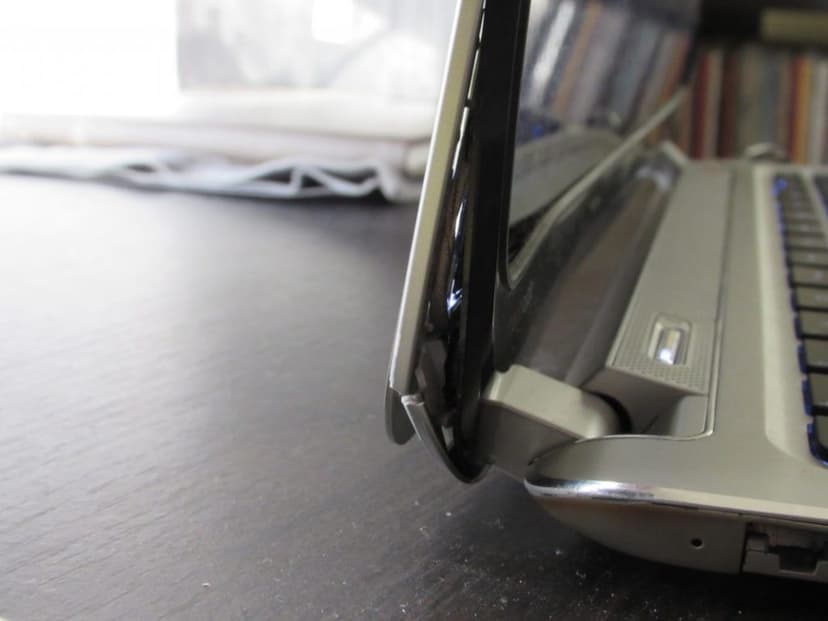 Sửa Bản Lề Laptop